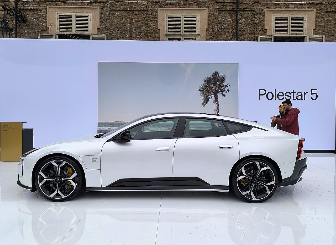 Polestar 5 — електричний гран-турер на 884 к.с.