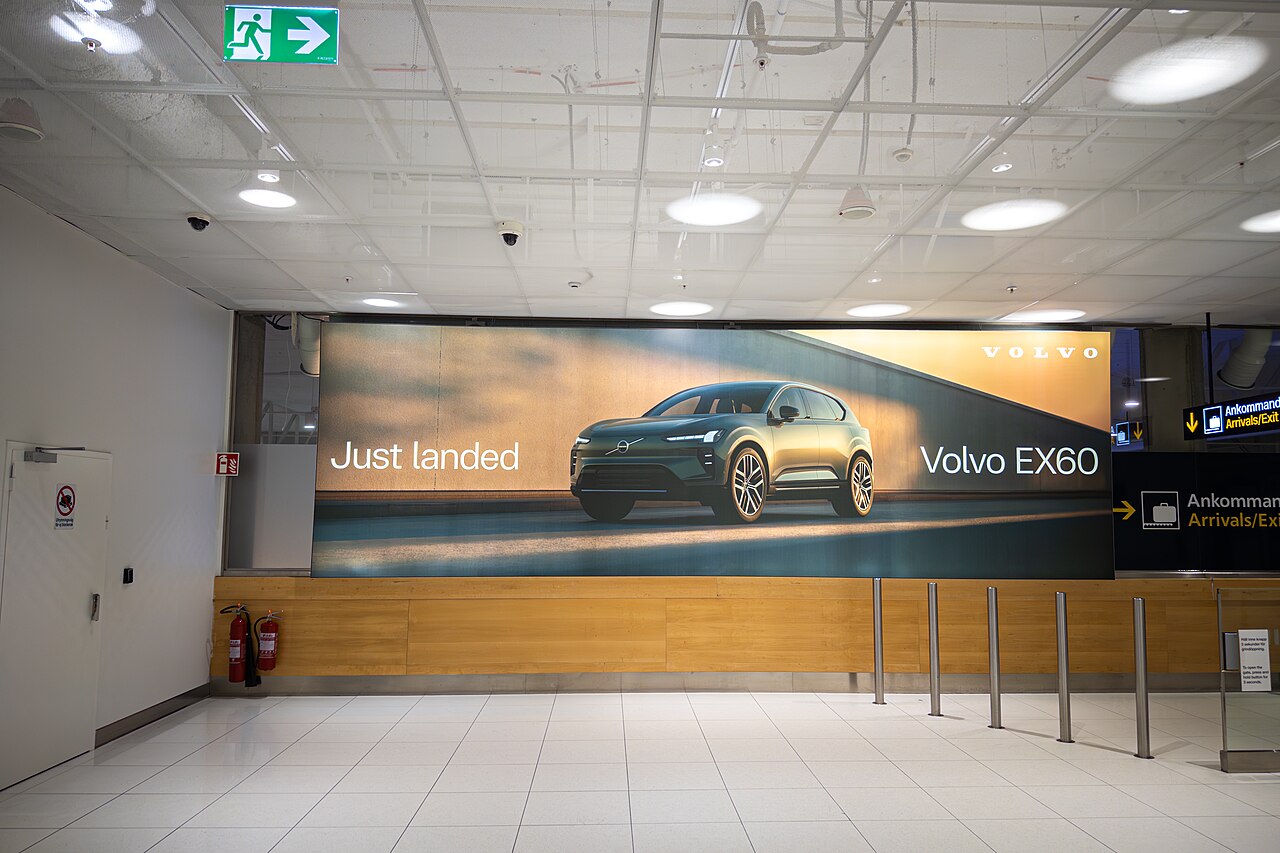Volvo EX60: електрокросовер із рекордним запасом ходу 810 км